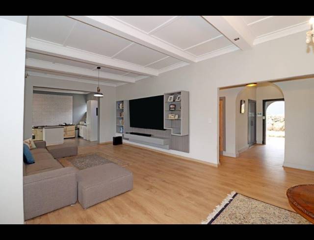 4 BEDROOM HOUSE TO LET IN WESTCLIFF